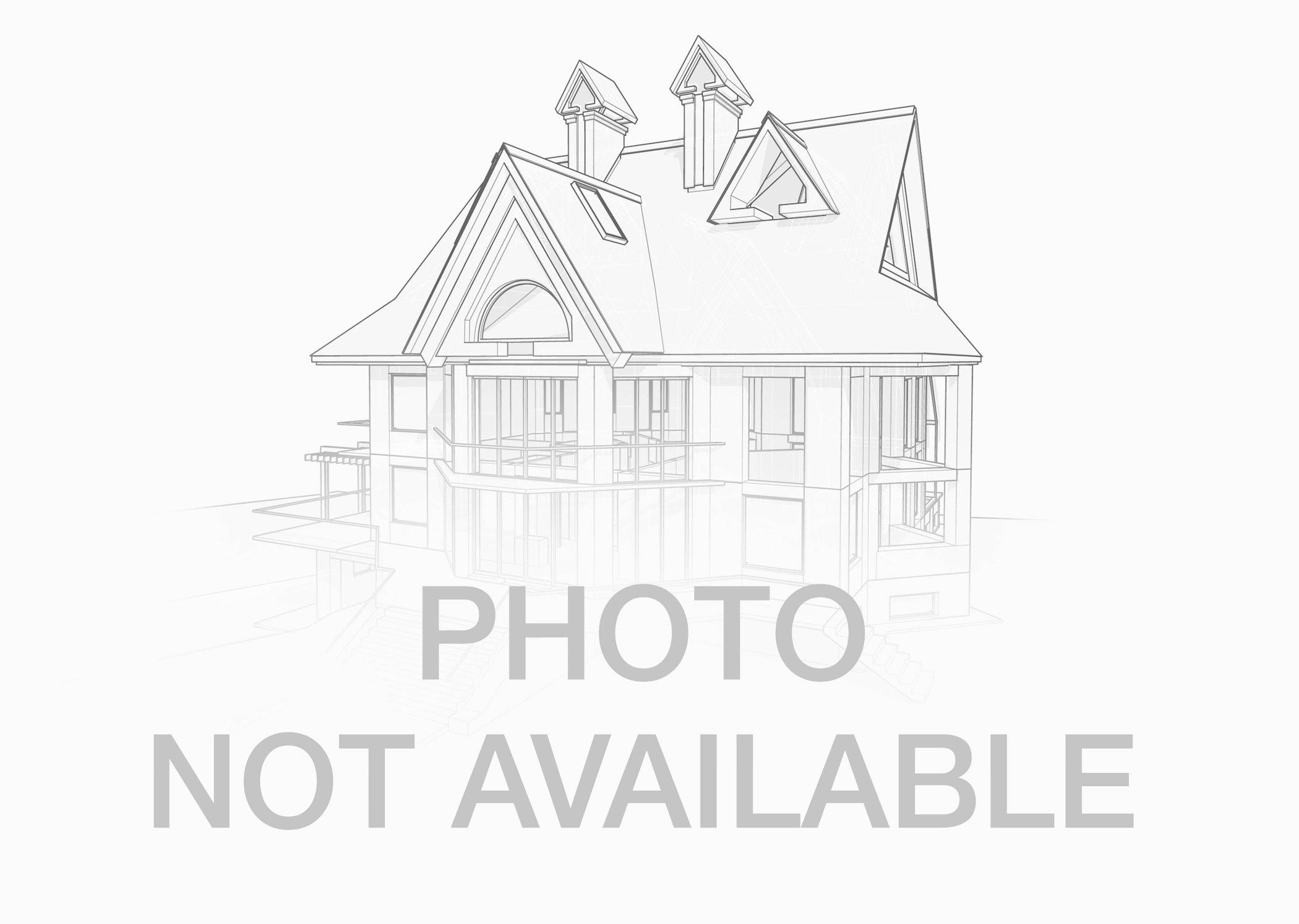 2111 W Churchill Street 